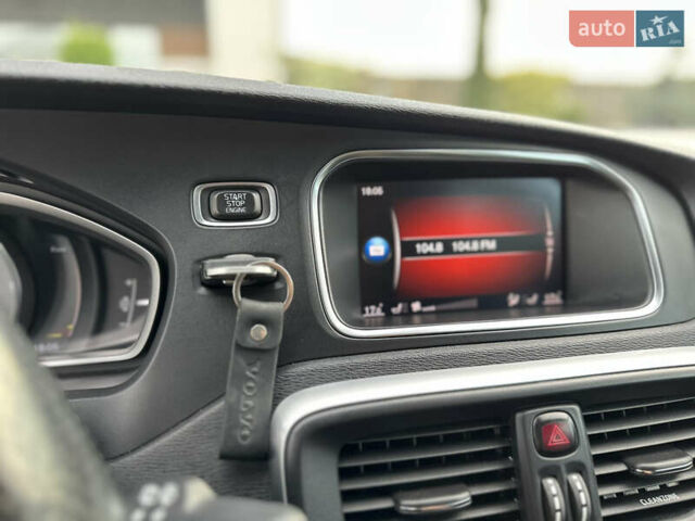 Сірий Вольво V40, об'ємом двигуна 2 л та пробігом 235 тис. км за 14400 $, фото 61 на Automoto.ua