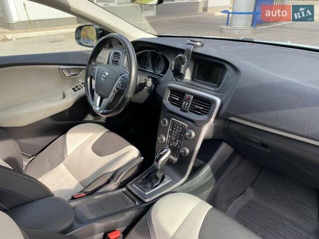 Вольво V40 2017 у Миколаєві на Automoto.ua Сірий Вольво V40, об'ємом двигуна 2 л та пробігом 106 тис. км за 17500 $, фото 30 на Automoto.ua