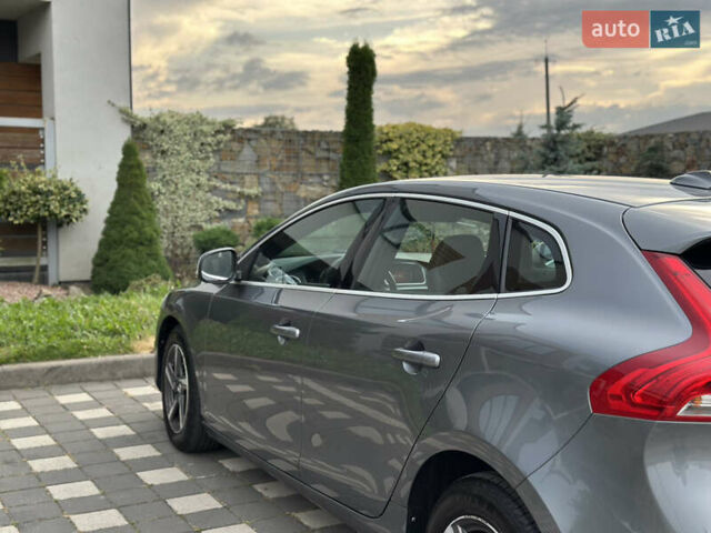 Сірий Вольво V40, об'ємом двигуна 2 л та пробігом 235 тис. км за 14400 $, фото 32 на Automoto.ua