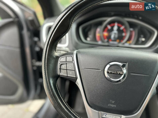 Сірий Вольво V40, об'ємом двигуна 2 л та пробігом 235 тис. км за 14400 $, фото 56 на Automoto.ua