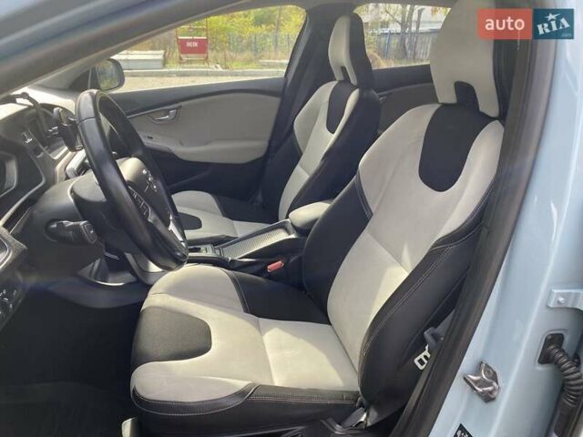Вольво V40 2017 у Миколаєві на Automoto.ua Сірий Вольво V40, об'ємом двигуна 2 л та пробігом 106 тис. км за 17500 $, фото 24 на Automoto.ua