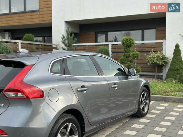 Сірий Вольво V40, об'ємом двигуна 2 л та пробігом 235 тис. км за 14400 $, фото 37 на Automoto.ua