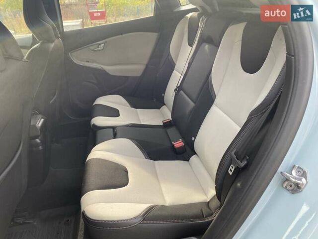 Вольво V40 2017 у Миколаєві на Automoto.ua Сірий Вольво V40, об'ємом двигуна 2 л та пробігом 106 тис. км за 17500 $, фото 27 на Automoto.ua