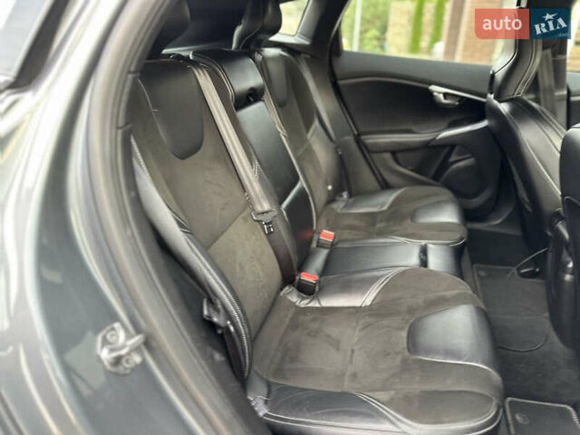 Сірий Вольво V40, об'ємом двигуна 2 л та пробігом 235 тис. км за 14400 $, фото 79 на Automoto.ua
