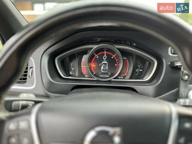 Сірий Вольво V40, об'ємом двигуна 2 л та пробігом 235 тис. км за 14400 $, фото 60 на Automoto.ua