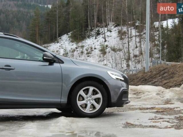Серый Вольво В40, объемом двигателя 2 л и пробегом 56 тыс. км за 16800 $, фото 5 на Automoto.ua