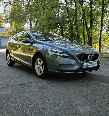 Сірий Вольво V40, об'ємом двигуна 2 л та пробігом 200 тис. км за 16000 $, фото 2 на Automoto.ua