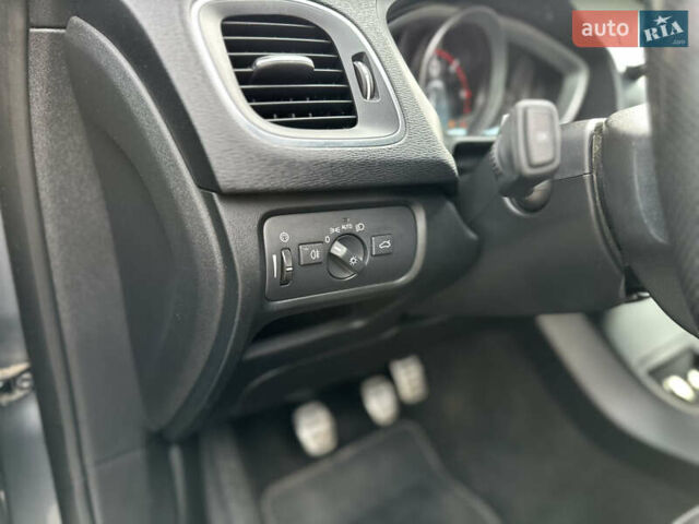 Сірий Вольво V40, об'ємом двигуна 2 л та пробігом 235 тис. км за 14400 $, фото 52 на Automoto.ua