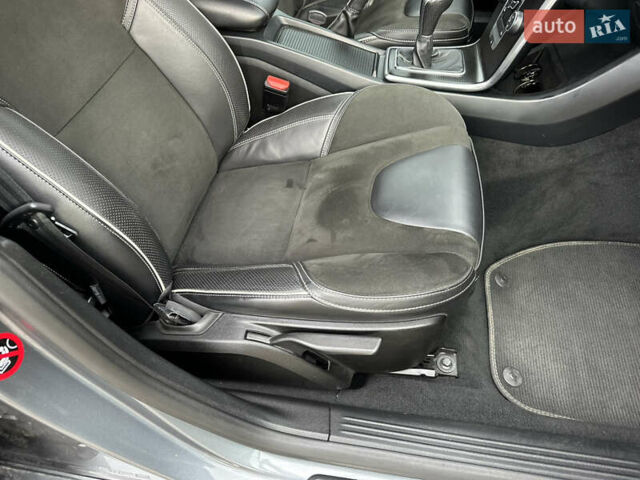 Сірий Вольво V40, об'ємом двигуна 2 л та пробігом 235 тис. км за 14400 $, фото 69 на Automoto.ua