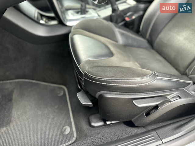 Сірий Вольво V40, об'ємом двигуна 2 л та пробігом 235 тис. км за 14400 $, фото 54 на Automoto.ua