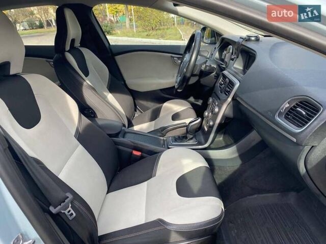 Вольво V40 2017 у Миколаєві на Automoto.ua Сірий Вольво V40, об'ємом двигуна 2 л та пробігом 106 тис. км за 17500 $, фото 29 на Automoto.ua