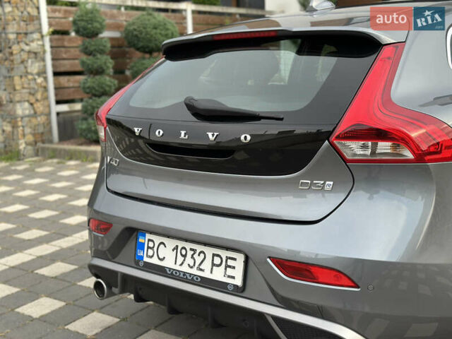 Сірий Вольво V40, об'ємом двигуна 2 л та пробігом 235 тис. км за 14400 $, фото 40 на Automoto.ua