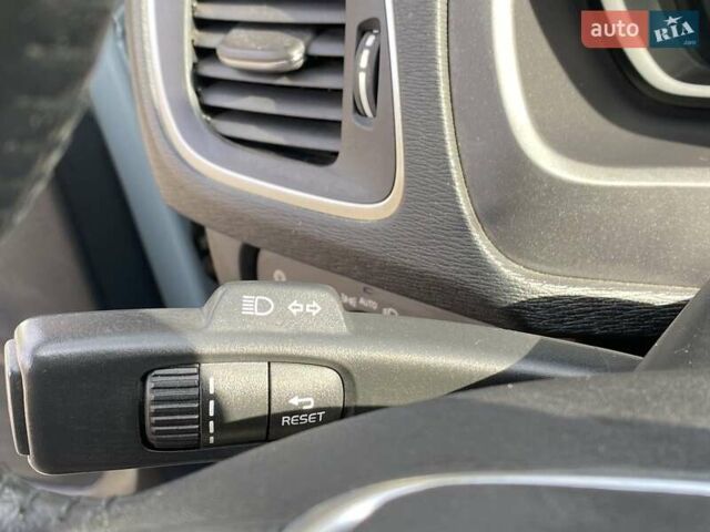 Вольво V40 2017 у Миколаєві на Automoto.ua Сірий Вольво V40, об'ємом двигуна 2 л та пробігом 106 тис. км за 17500 $, фото 43 на Automoto.ua