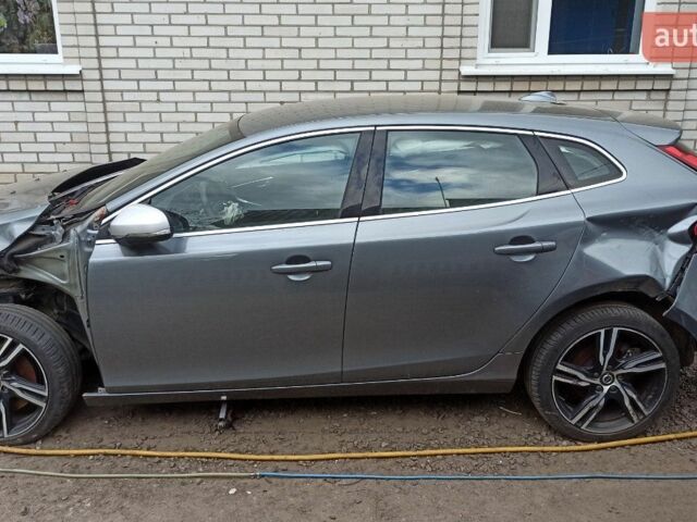 Сірий Вольво V40, об'ємом двигуна 1.97 л та пробігом 50 тис. км за 9300 $, фото 1 на Automoto.ua
