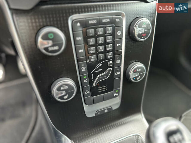 Сірий Вольво V40, об'ємом двигуна 2 л та пробігом 235 тис. км за 14400 $, фото 63 на Automoto.ua