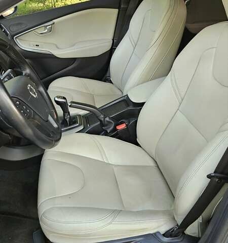 Сірий Вольво V40, об'ємом двигуна 2 л та пробігом 200 тис. км за 16000 $, фото 6 на Automoto.ua