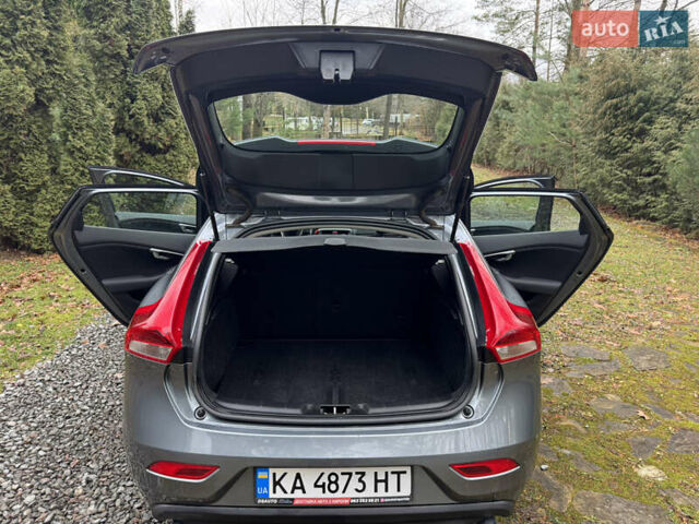 Серый Вольво В40, объемом двигателя 1.98 л и пробегом 192 тыс. км за 16300 $, фото 12 на Automoto.ua