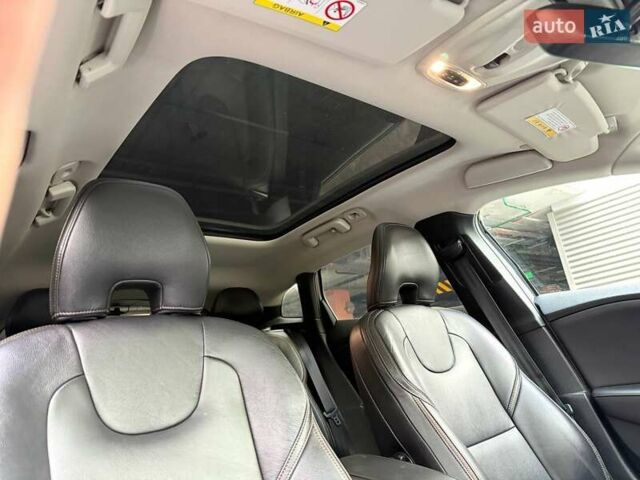 Серый Вольво В40, объемом двигателя 1.97 л и пробегом 182 тыс. км за 16990 $, фото 14 на Automoto.ua