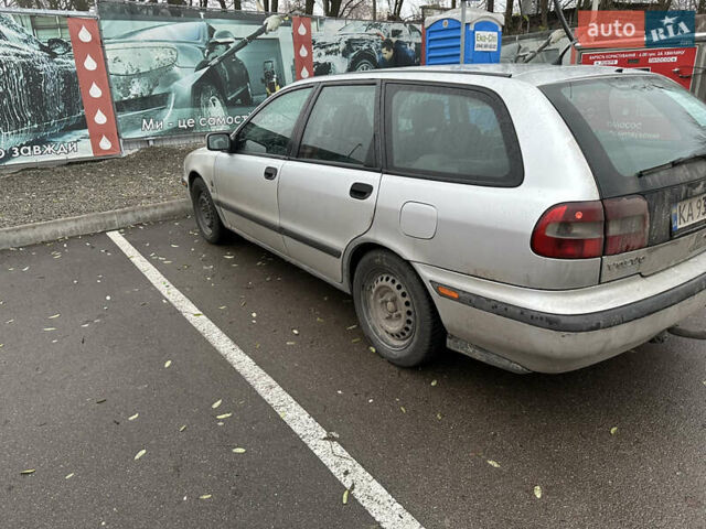 Серый Вольво В40, объемом двигателя 1.87 л и пробегом 331 тыс. км за 2500 $, фото 2 на Automoto.ua