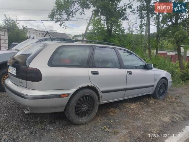 Серый Вольво В40, объемом двигателя 0 л и пробегом 352 тыс. км за 3200 $, фото 2 на Automoto.ua