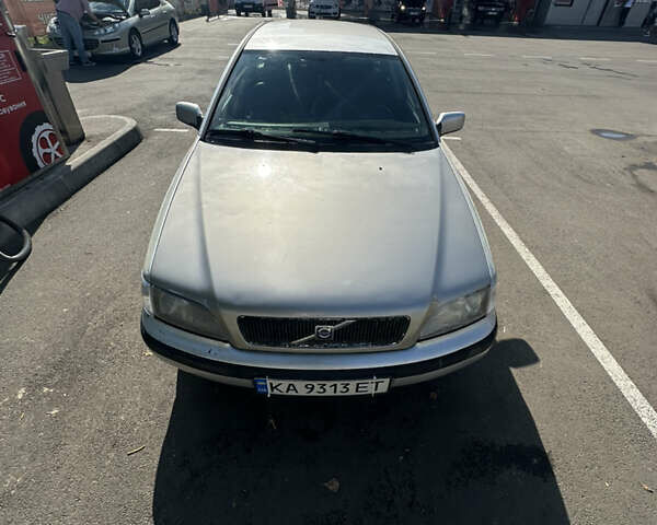 Сірий Вольво V40, об'ємом двигуна 1.87 л та пробігом 328 тис. км за 3000 $, фото 1 на Automoto.ua