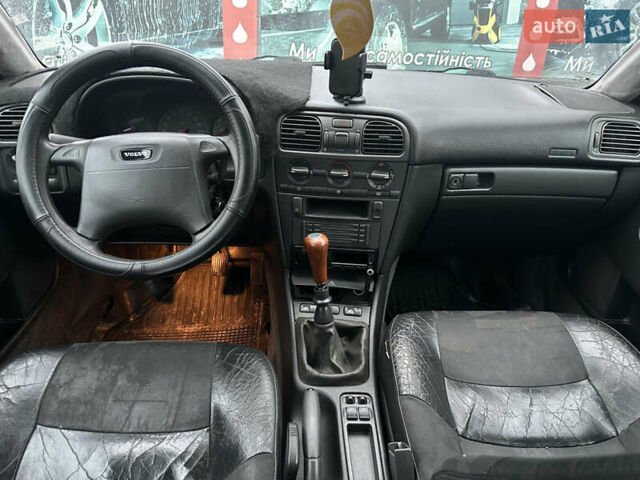 Серый Вольво В40, объемом двигателя 1.87 л и пробегом 331 тыс. км за 2500 $, фото 7 на Automoto.ua