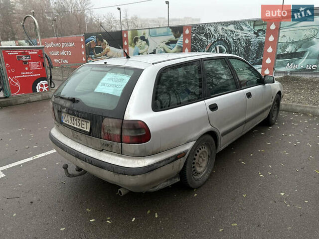 Серый Вольво В40, объемом двигателя 1.87 л и пробегом 331 тыс. км за 2500 $, фото 3 на Automoto.ua