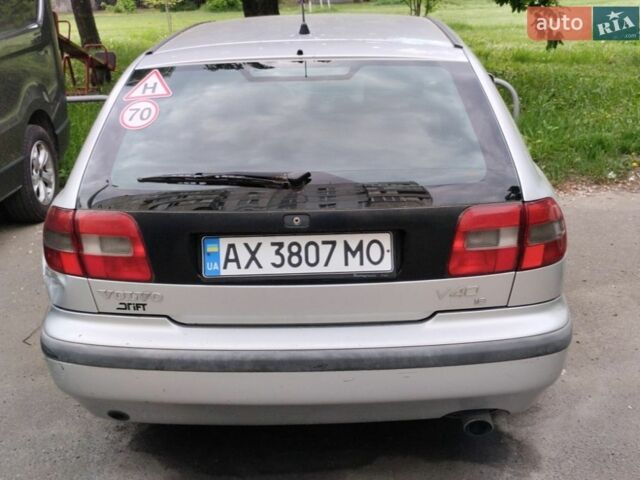 Сірий Вольво V40, об'ємом двигуна 1.6 л та пробігом 322 тис. км за 1900 $, фото 1 на Automoto.ua