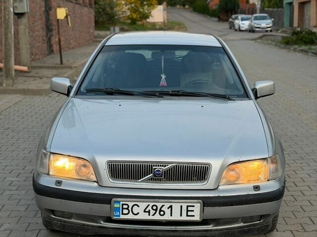 Сірий Вольво V40, об'ємом двигуна 1.78 л та пробігом 190 тис. км за 1650 $, фото 1 на Automoto.ua