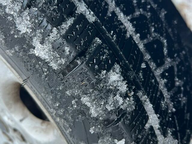 Серый Вольво В40, объемом двигателя 1.9 л и пробегом 339 тыс. км за 2200 $, фото 5 на Automoto.ua