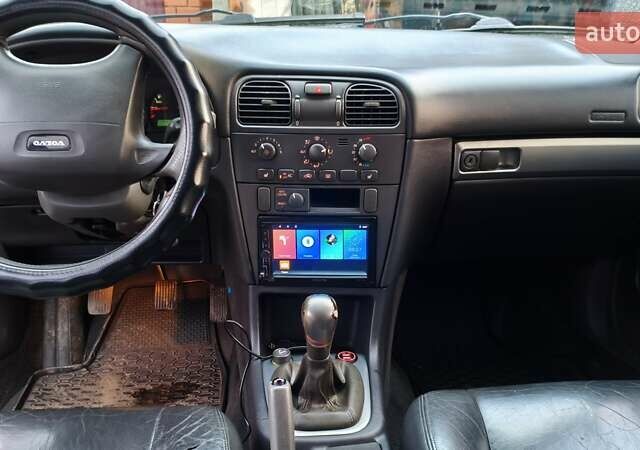 Серый Вольво В40, объемом двигателя 1.9 л и пробегом 430 тыс. км за 2998 $, фото 5 на Automoto.ua