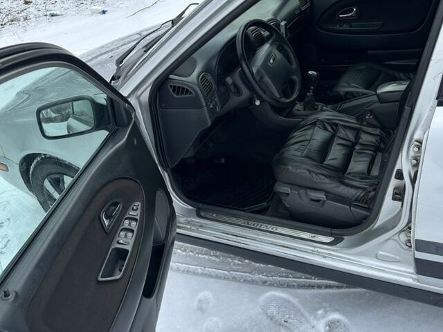 Серый Вольво В40, объемом двигателя 1.9 л и пробегом 354 тыс. км за 2135 $, фото 5 на Automoto.ua