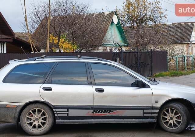 Серый Вольво В40, объемом двигателя 1.9 л и пробегом 430 тыс. км за 2998 $, фото 2 на Automoto.ua