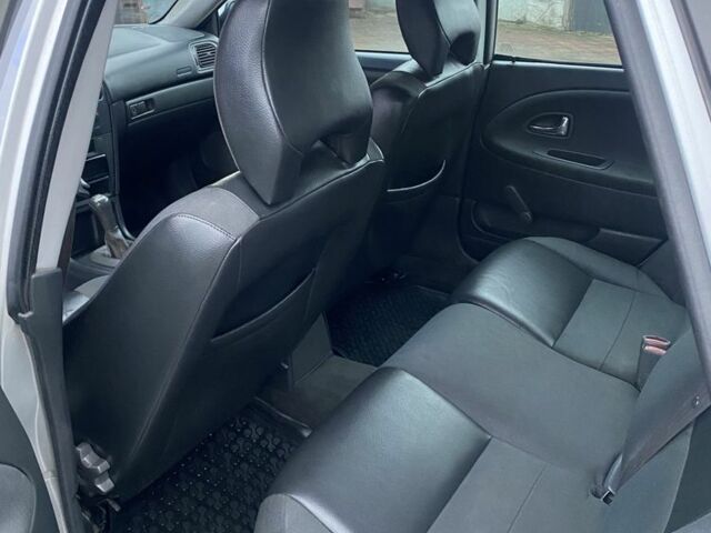 Серый Вольво В40, объемом двигателя 1.9 л и пробегом 300 тыс. км за 2300 $, фото 9 на Automoto.ua