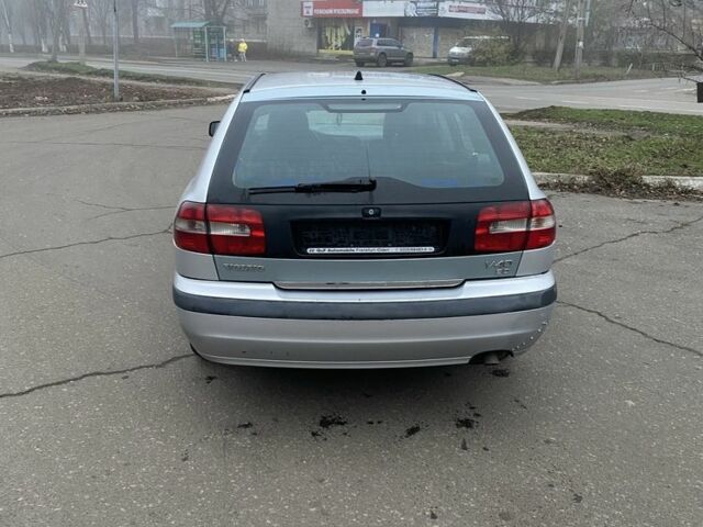 Серый Вольво В40, объемом двигателя 1.9 л и пробегом 300 тыс. км за 2300 $, фото 4 на Automoto.ua