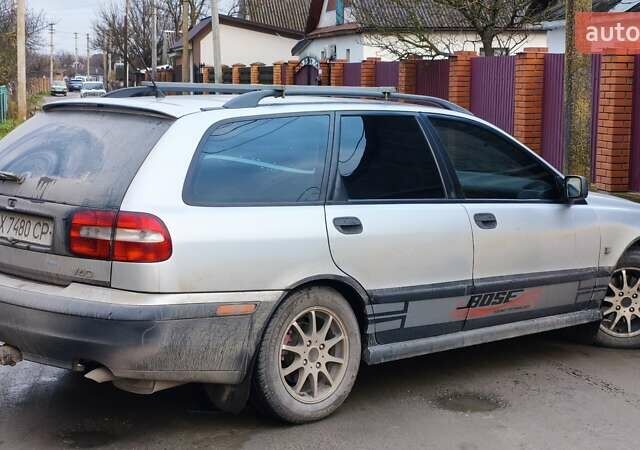 Серый Вольво В40, объемом двигателя 1.9 л и пробегом 430 тыс. км за 2998 $, фото 4 на Automoto.ua