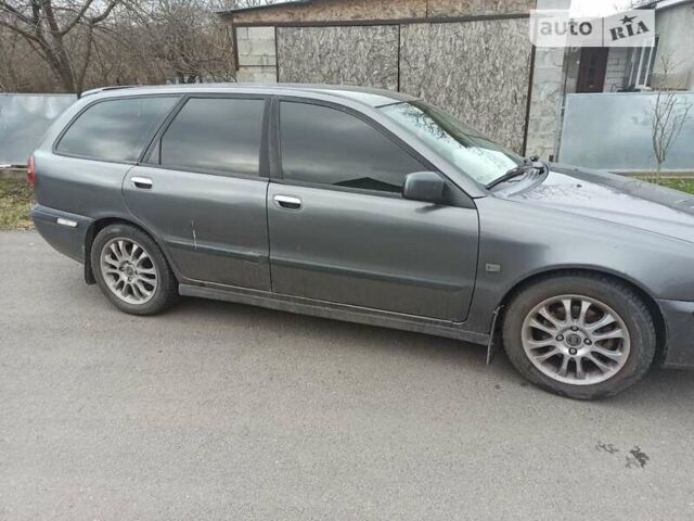 Сірий Вольво V40, об'ємом двигуна 1.87 л та пробігом 310 тис. км за 3700 $, фото 3 на Automoto.ua