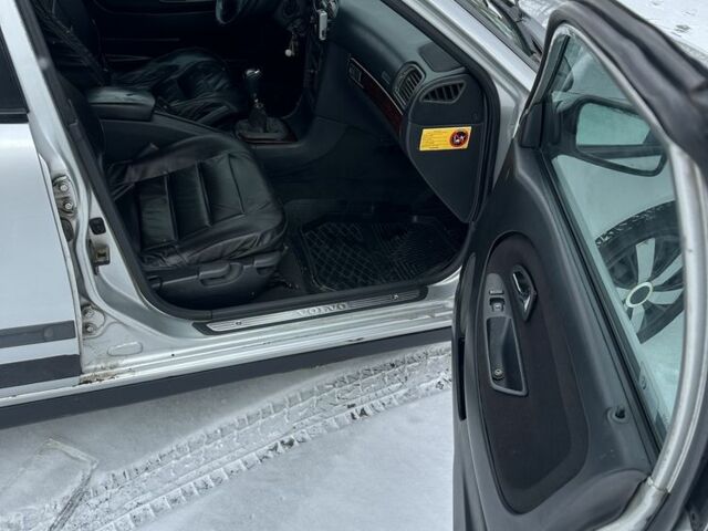 Серый Вольво В40, объемом двигателя 1.9 л и пробегом 354 тыс. км за 2135 $, фото 8 на Automoto.ua