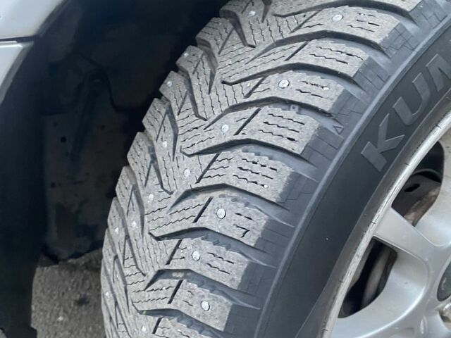 Серый Вольво В40, объемом двигателя 1.9 л и пробегом 300 тыс. км за 2300 $, фото 3 на Automoto.ua