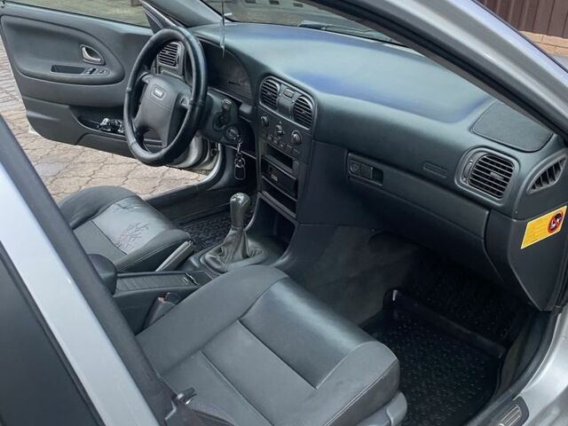 Серый Вольво В40, объемом двигателя 1.9 л и пробегом 300 тыс. км за 2300 $, фото 13 на Automoto.ua