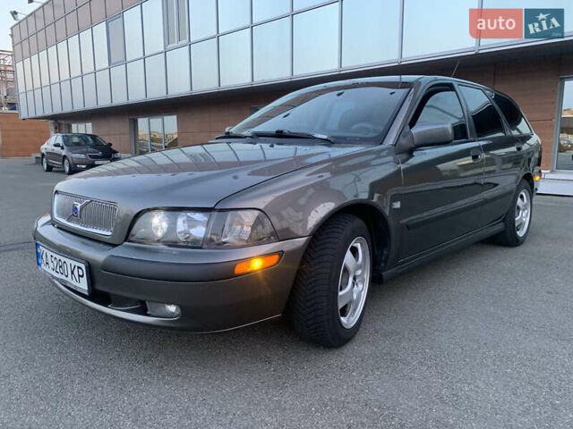 Серый Вольво В40, объемом двигателя 1.8 л и пробегом 260 тыс. км за 4999 $, фото 2 на Automoto.ua