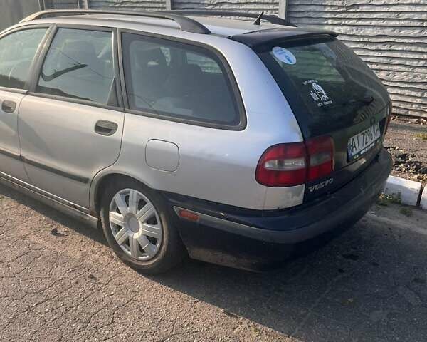 Сірий Вольво V40, об'ємом двигуна 1.87 л та пробігом 340 тис. км за 2400 $, фото 2 на Automoto.ua