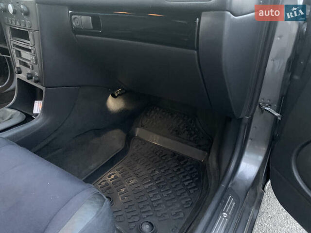 Серый Вольво В40, объемом двигателя 1.8 л и пробегом 260 тыс. км за 4999 $, фото 15 на Automoto.ua