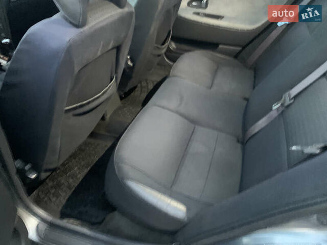 Серый Вольво В40, объемом двигателя 1.8 л и пробегом 260 тыс. км за 4999 $, фото 10 на Automoto.ua