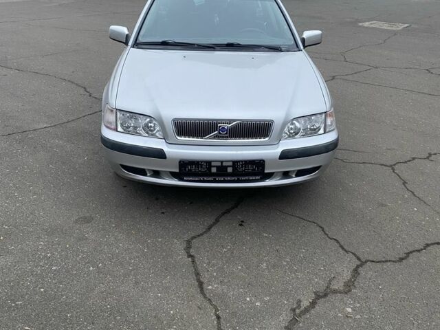 Серый Вольво В40, объемом двигателя 1.9 л и пробегом 300 тыс. км за 2300 $, фото 7 на Automoto.ua