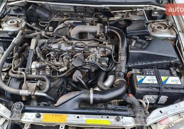 Серый Вольво В40, объемом двигателя 1.9 л и пробегом 430 тыс. км за 2998 $, фото 10 на Automoto.ua