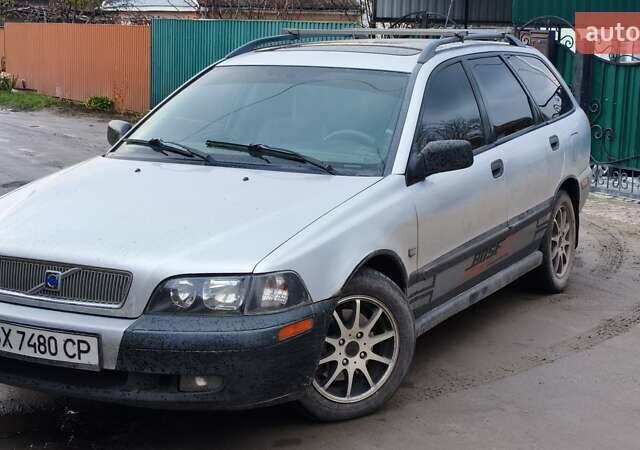 Серый Вольво В40, объемом двигателя 1.9 л и пробегом 430 тыс. км за 2998 $, фото 1 на Automoto.ua