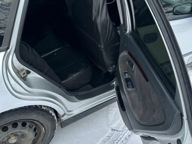 Серый Вольво В40, объемом двигателя 1.9 л и пробегом 354 тыс. км за 2135 $, фото 9 на Automoto.ua