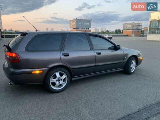 Серый Вольво В40, объемом двигателя 1.8 л и пробегом 260 тыс. км за 4500 $, фото 4 на Automoto.ua