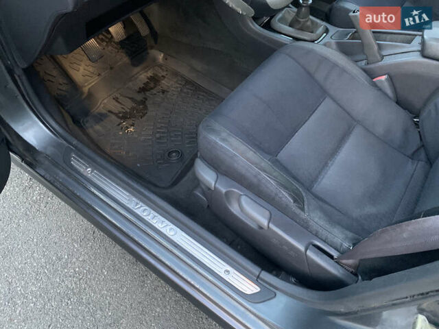 Серый Вольво В40, объемом двигателя 1.8 л и пробегом 260 тыс. км за 4999 $, фото 9 на Automoto.ua